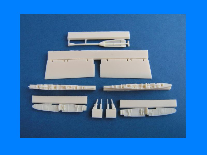 U48-27  Seahawk fold hinge and arrestor hook 1/48